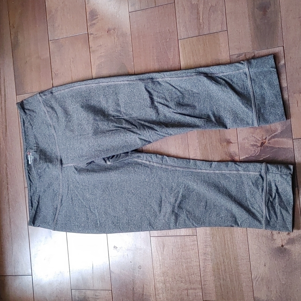 Reebok‎ women's Capri leggings size M gray